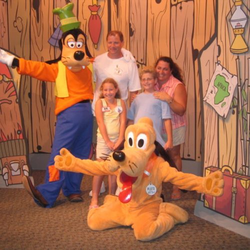 Family with Disney characters Pluto and Goofy
